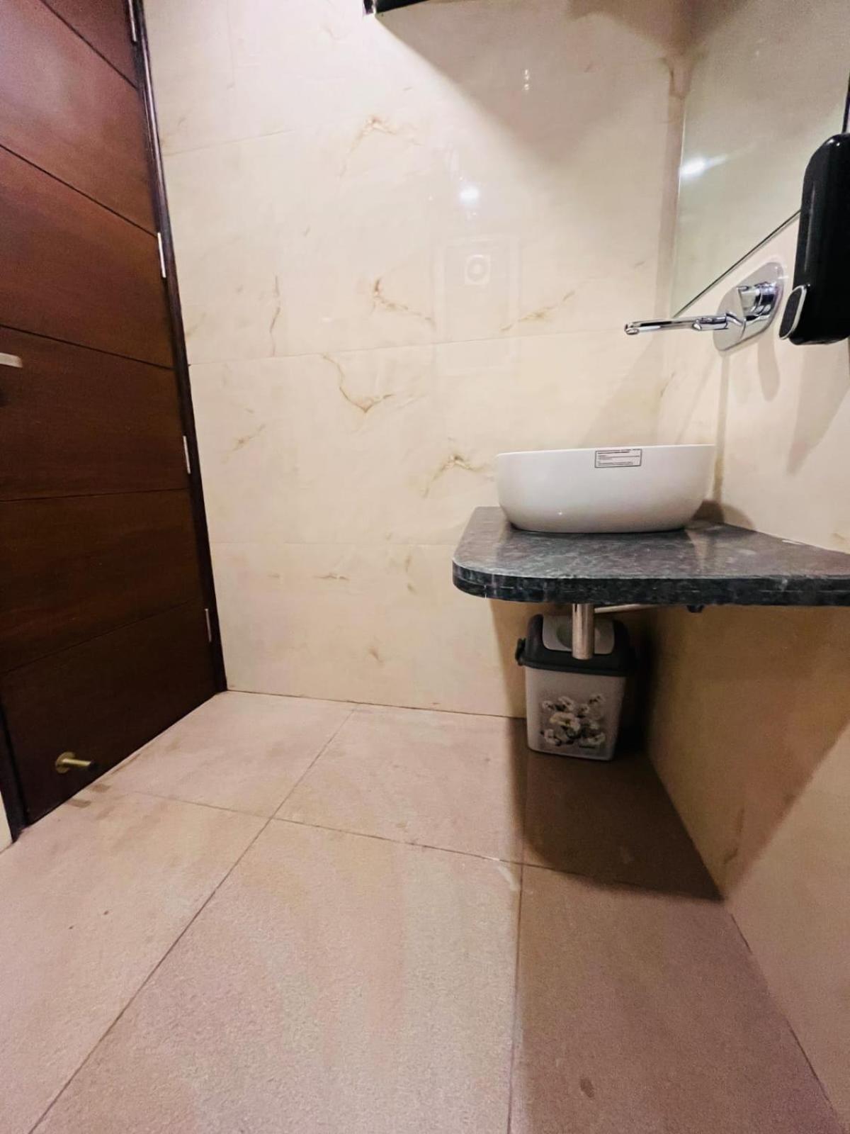 Frankstay By Hotel Mayfair Newly Built - New Delhi Nova Deli Exterior foto